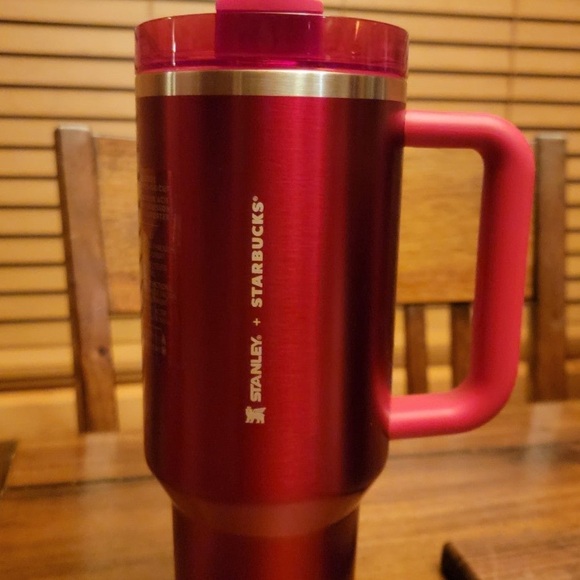 LIMITED EDITION: TARGET STANLEY x STARBUCKS - Picture 2 of 3